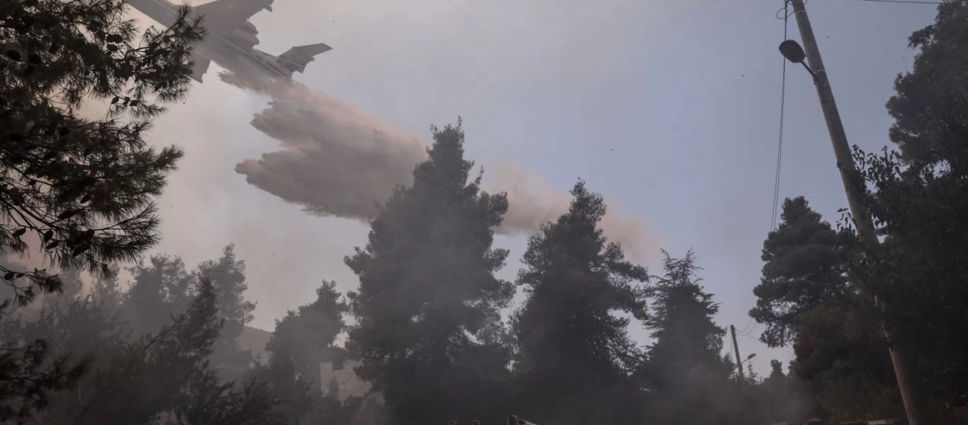 Μεγάλη φωτιά στην Αχαΐα: Εκκενώνονται 4 χωριά - Επιστρατεύτηκε το Beriev (βίντεο) (upd2)